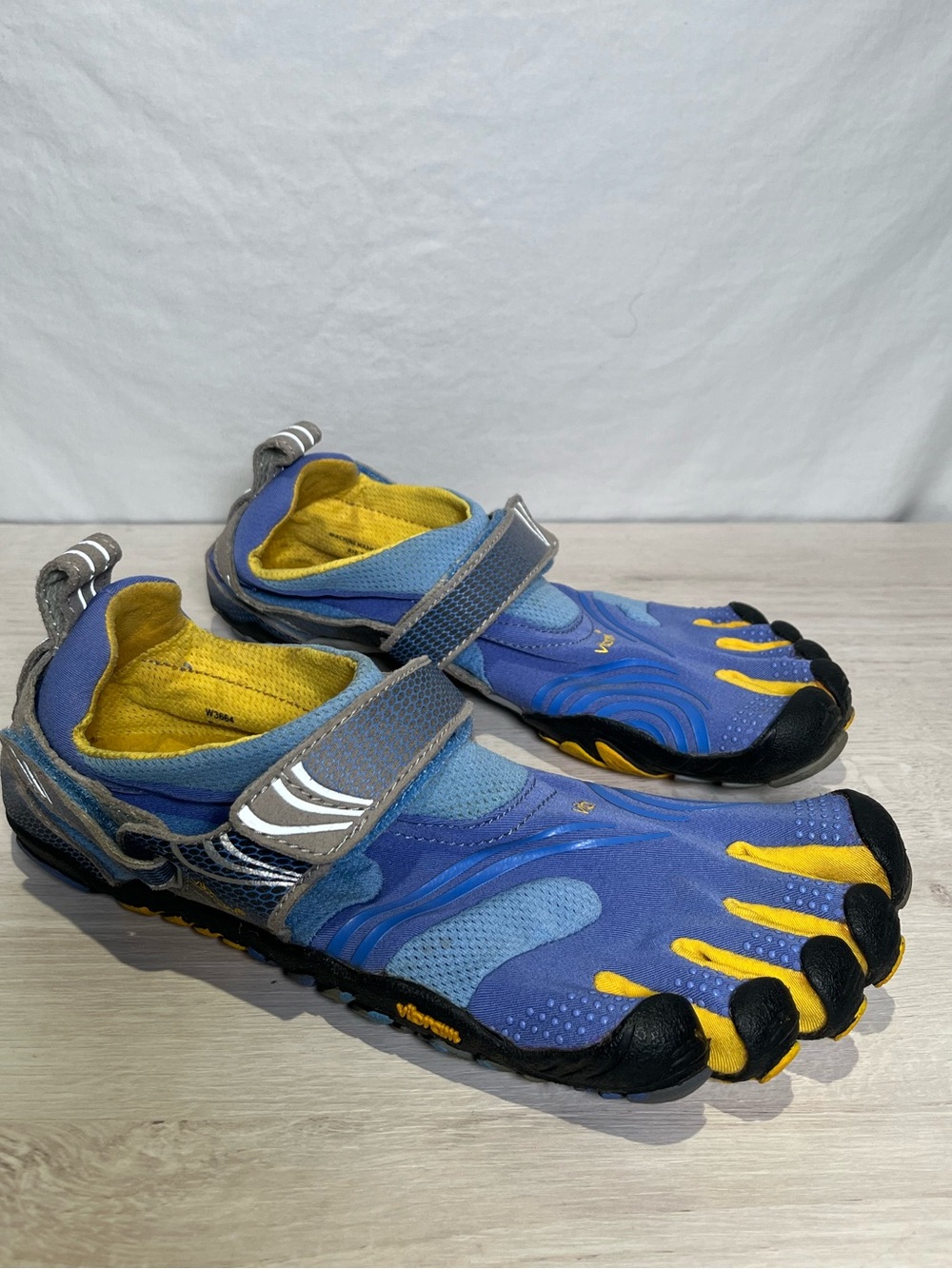 FiveFingers Vibram W3664 Barefoot Toe Shoes Minimalist Women’s 39 EU/8 US